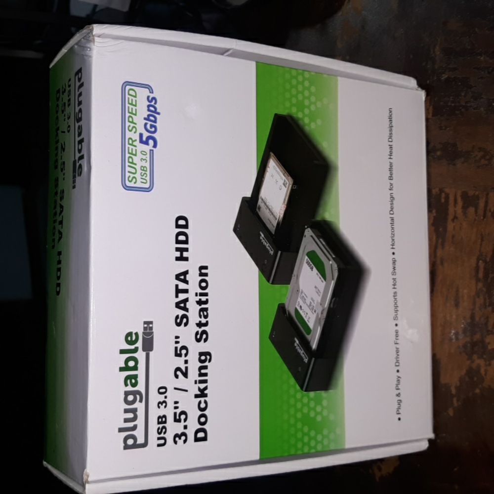 NIB. Plugable USB 3.0 3.5"/2.5" SATA HDD Docking Station (SKU S 1)